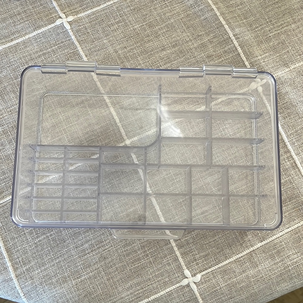 Battery storage box